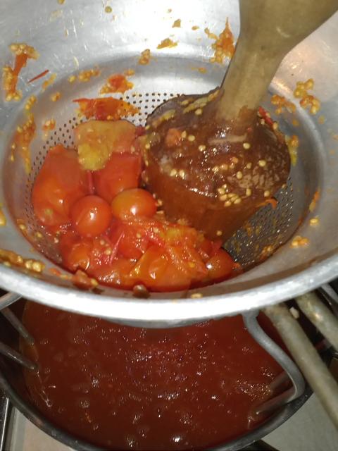 2536_tomatoes_in_strainer.jpg