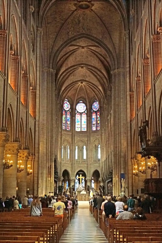 1280px-Nave_of_Notre-Dame_de_Paris,_22_June_2014_002.jpg