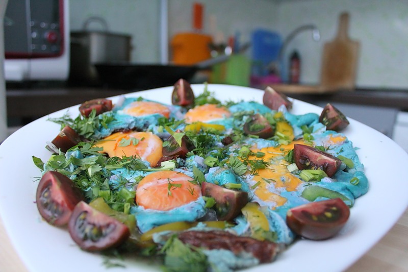 blue-scrambled-eggs-10.jpg