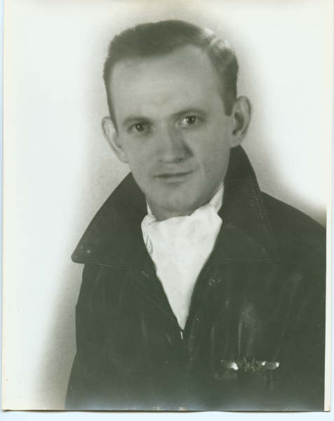 Daddy-1944.jpg