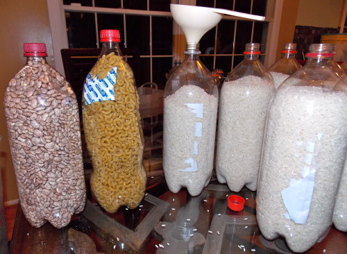 food-storage-in-soda-bottles1-e1430751189344.jpg