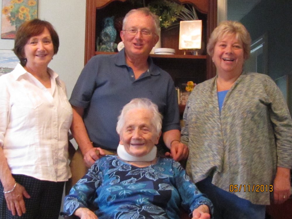 Mom - Mary Ellen, Tandy, Sue.JPG