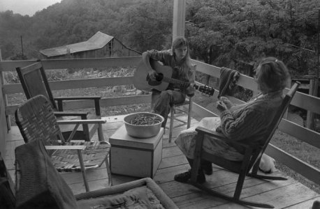 porch.Amberg.guitar.800x500-1536x1008-1-700x459.jpg